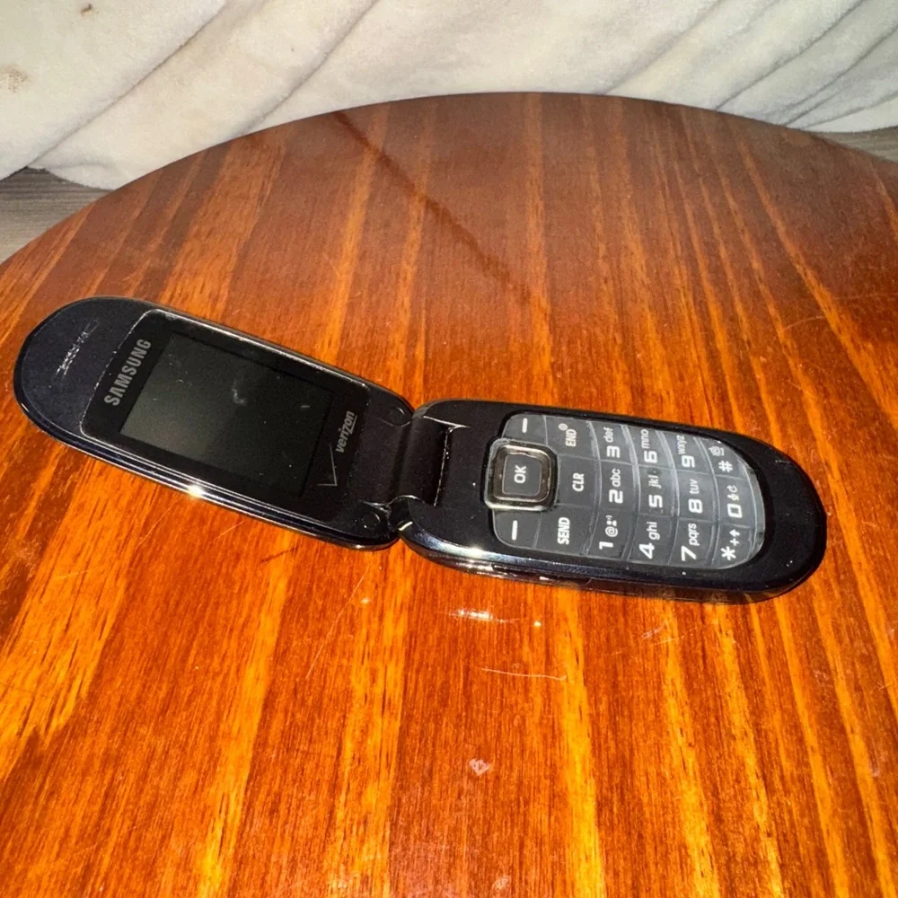 Samsung Gusto SCH-U360 - Metallic Gray ( Verizon ) Rare Flip Phone - Powers On